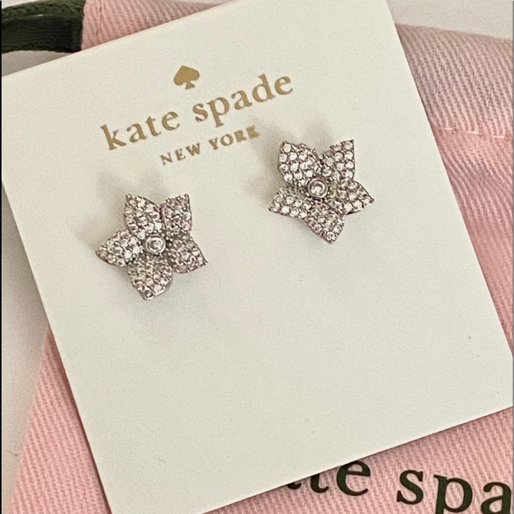 SALE❤️Kate spade flower stud earrings - Picture 4 of 5